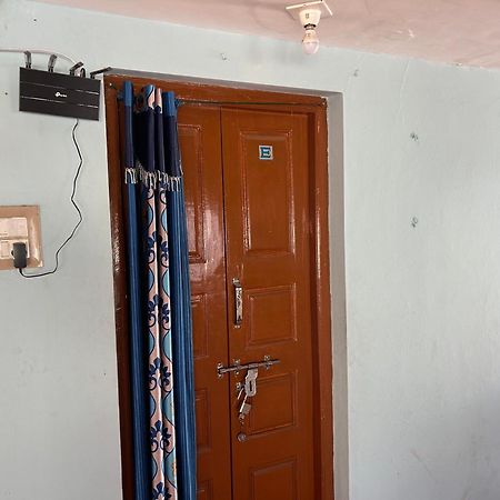Anbu Ramana Guest House Tiruvannāmalai エクステリア 写真