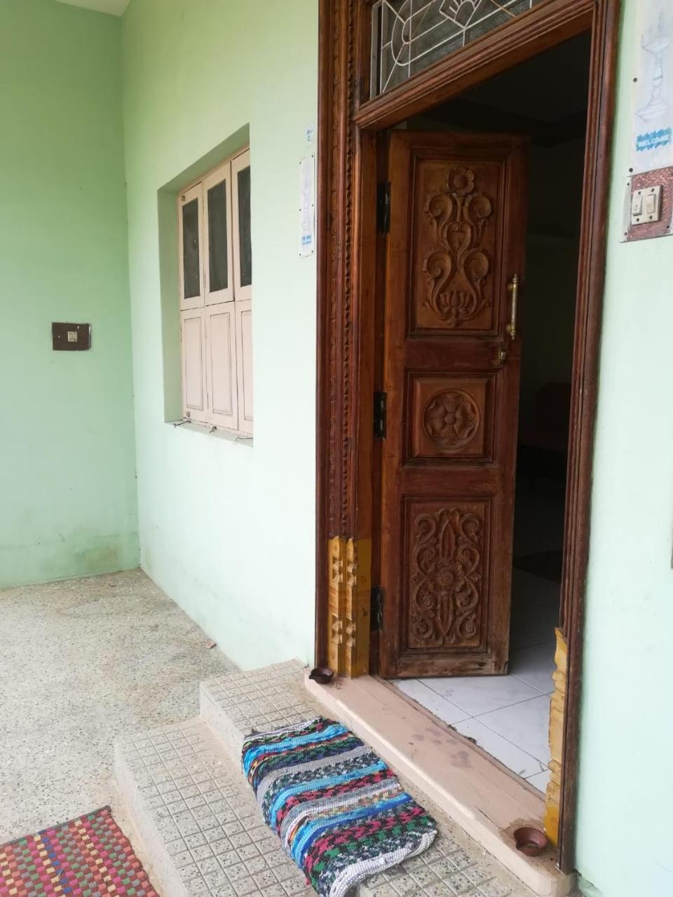 Anbu Ramana Guest House Tiruvannāmalai エクステリア 写真